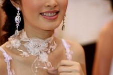 百色人妖皇后(中国富豪娶人妖皇后)