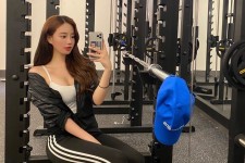 百色我是一名瑜伽锻练外加兼职模特(我是一名瑜伽锻练外加兼职模特小说)