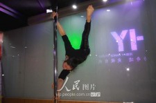 百色钢管舞女神(女星钢管舞)