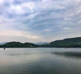 百色杭州自助游(杭州自助游旅游攻略)
