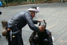 百色欲带老伴游遍中国(带着老伴去旅游)