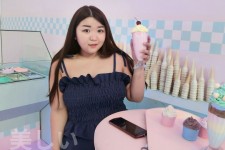 百色胖模(胖模特穿衣搭配图片)