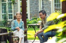 百色坦言带老伴游遍中国(我和老伴去旅游)