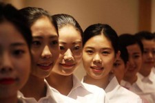 百色私人伴游招聘 度假区万元月薪招“泳装伴游”