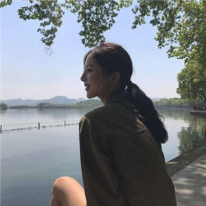 百色私人伴游网带你看到天际，白色盐湖无际，蓝色天空无边
