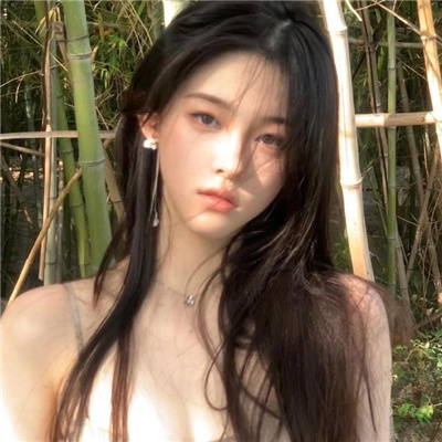 百色与商务伴游共进晚餐，愉快的营业会谈起头了