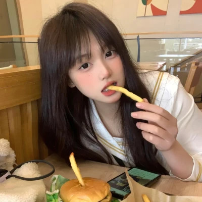 百色伴游女生李欣怡的资料