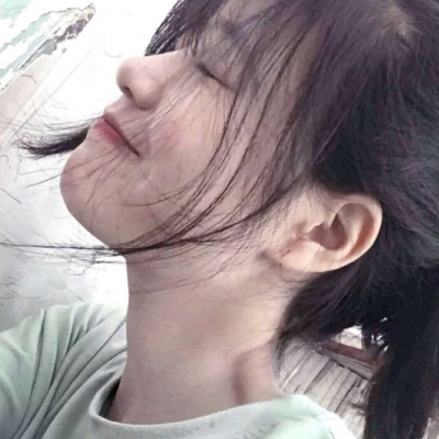百色伴游女生烟雨蒙蒙的资料