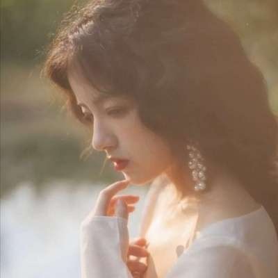 百色伴游女生雷花蕊的资料