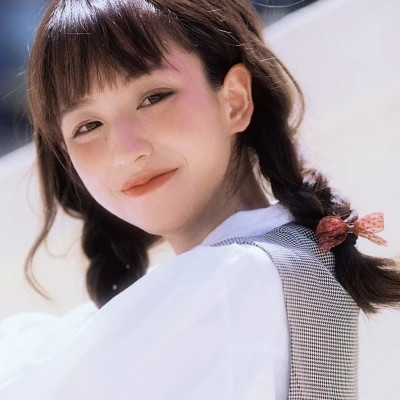 百色伴游女生郑晓晴的资料