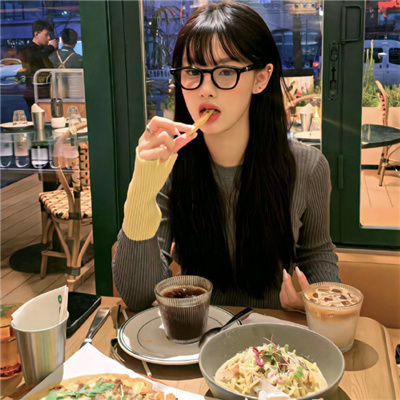 百色伴游女生娄婷的资料