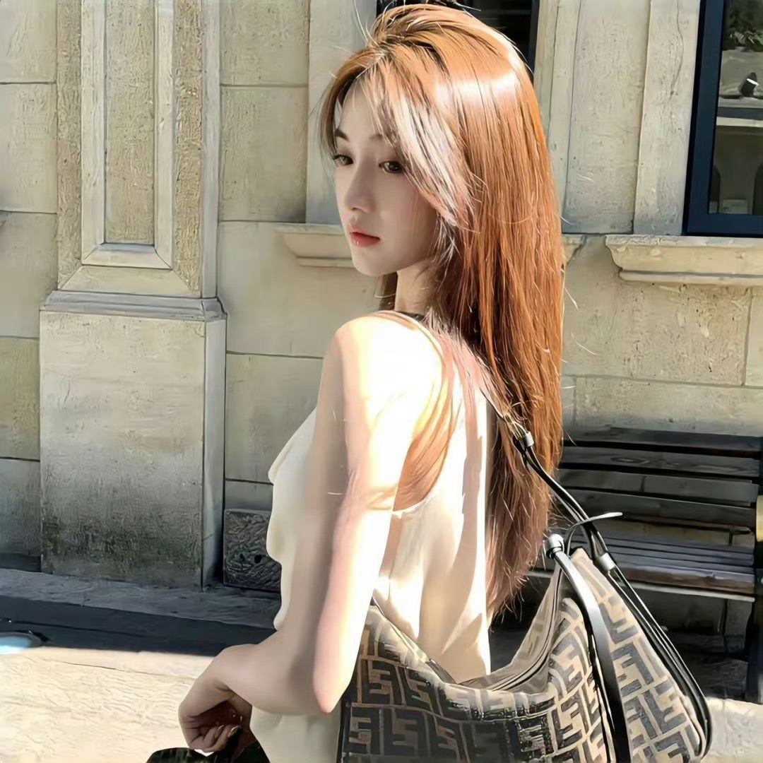 百色伴游女生夏夏的资料